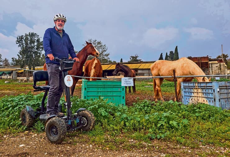 לחצות את השדות ברכיבה (אלכס גנון) לחצות את השדות ברכיבה. נעים בעוטף, סעד