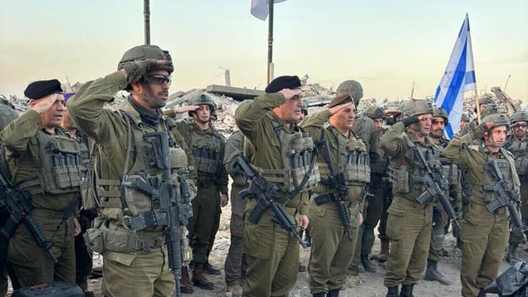 הרמטכ"ל מצדיע לארונו של רן ז"ל (צילום: לפי סעיף 27א לחוק זכויות יוצרים ) הרמטכ"ל מצדיע לארונו של רן ז"ל