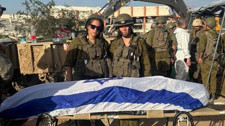 "הדבר הראשון שעשיתי - הורדתי מהצוואר את השרשרת עם הסרט הצהוב" (צילום: דוברות המשטרה) הרופאות שסייעו בזיהוי רן גואילי ז"ל