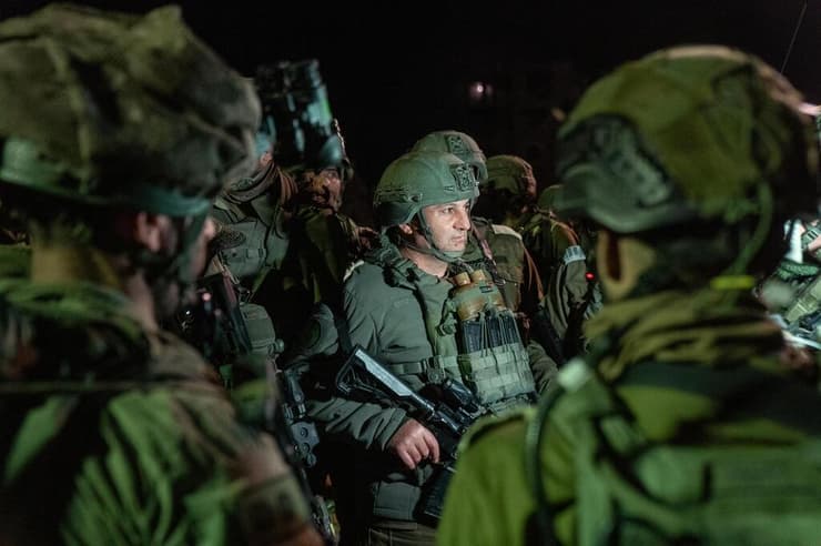 מפקד פיקוד הדרום במרחב החיפושים במזרח עזה (צילום: דובר צה"ל) פעילות כוחות צה"ל במבצע "לב אמיץ"