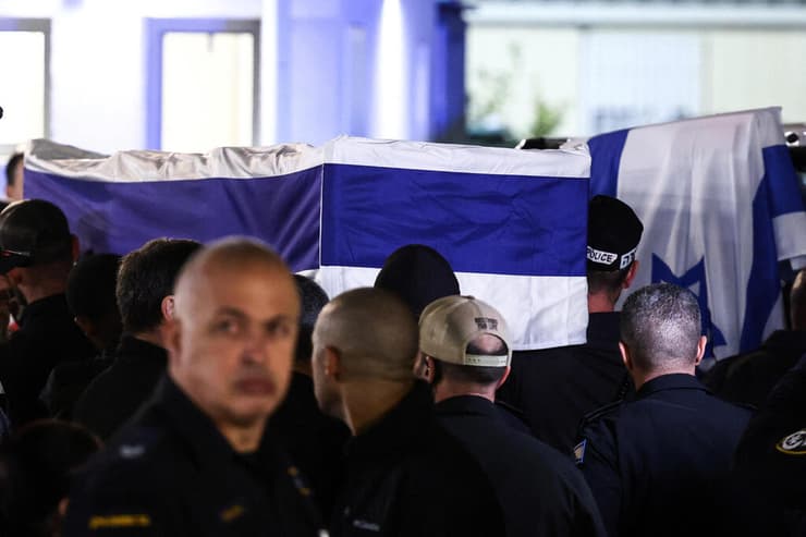 שיירת הליווי של רס״ר רן גואילי ז״ל (צילום: REUTERS/Jamal Awad) שיירת הליווי של רס״ר רן גואילי ז״ל