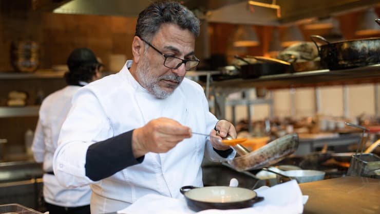 השף חיים כהן (צילום: טל שחר) השף חיים כהן