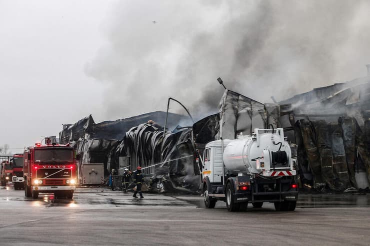 הרוגים ב פיצוץ ב מפעל עוגיות ב יוון