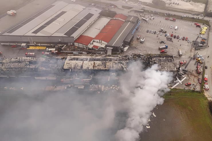 הרוגים ב פיצוץ ב מפעל עוגיות ב יוון