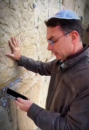 הסנאטור פלאביו בולסונרו, מועמד הימין  לנשיאות ברזיל, בביקור בכותל 