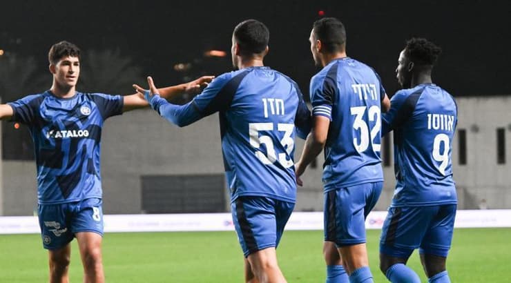 שחקני מכבי פתח תקווה מאושרים