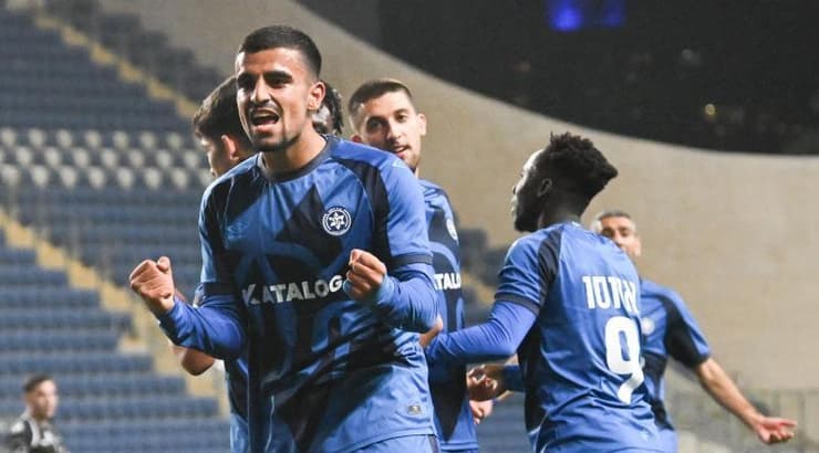 שחקני מכבי פתח תקווה מאושרים