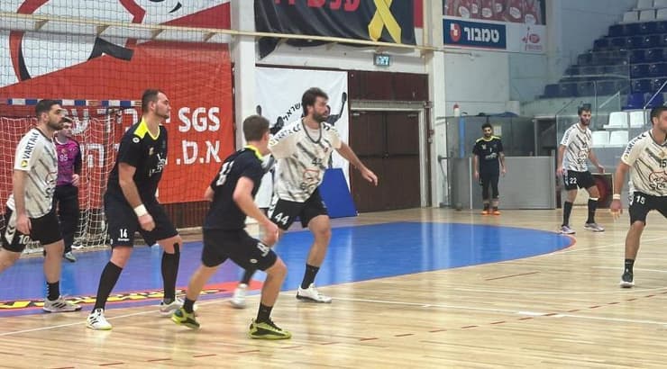 שחקני רמת השרון ובאר שבע