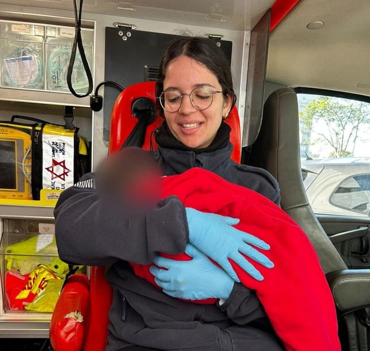 התינוק (צילום: תיעוד מבצעי מד"א) התינוק הנטוש שנמצא בחדרה
