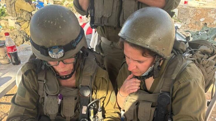 "כל גופה בבור קיבלה מספר בסדר רץ" (צילום: דוברות המשטרה) הרופאות שסייעו בזיהוי רן גואילי ז"ל