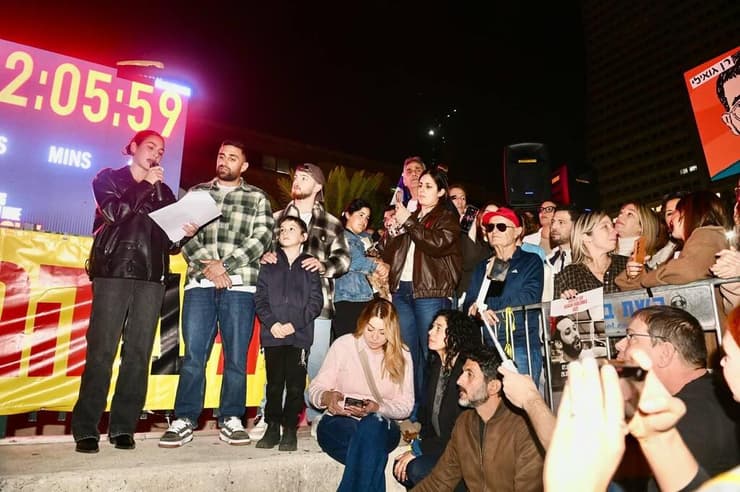 טקס עצירת השעון בכיכר החטופים