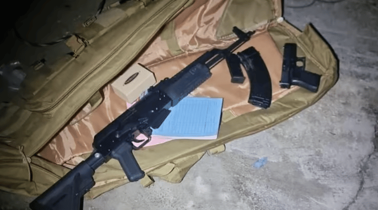 נשק שנתפס בעת הפשיטה על ארגון אבו־לטיף (צילום: דוברות משטרת ישראל) נשק שנתפס בעת הפשיטה על ארגון אבו־לטיף