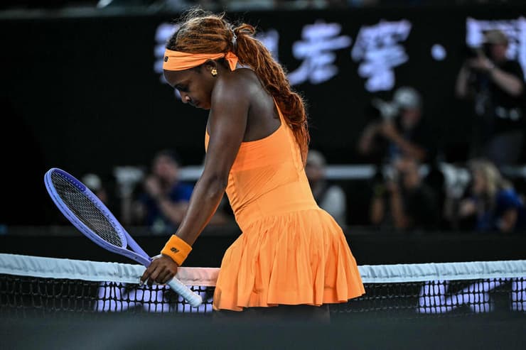 גוף על המגרש במלבורן, מתוסכלת מההדחה