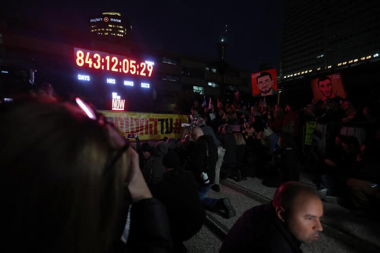 טקס עצירת השעון בכיכר החטופים