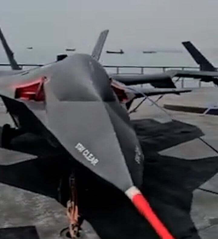 מטוס נושאת רחפנים איראניים