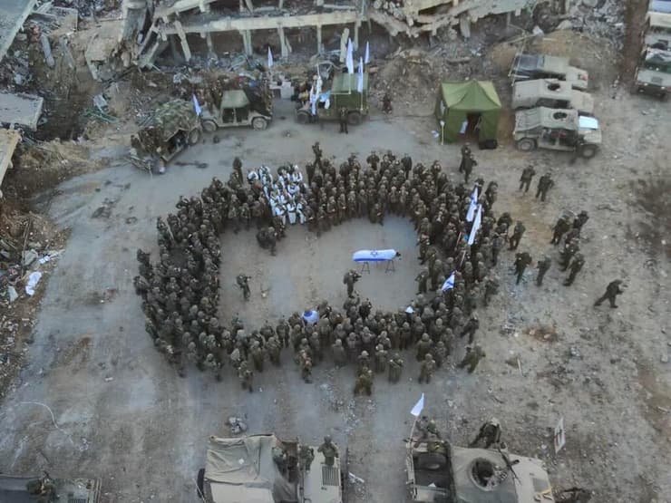 הכבוד האחרון לרן גואילי (צילום: דובר צה"ל) פעילות כוחות צה"ל במבצע לב אמיץ להשבת רן גואילי ז"ל