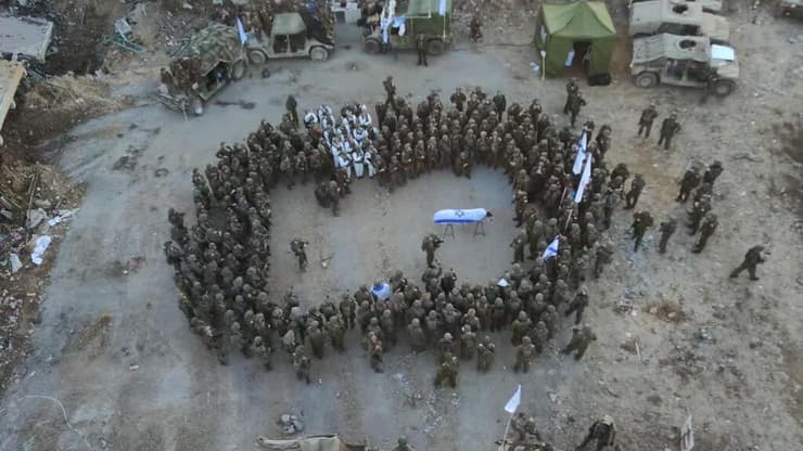 כוחות צה"ל מצדיעים לרן, בשטח הרצועה (צילום: דובר צה"ל) פעילות כוחות צה"ל במבצע לב אמיץ להשבת רן גואילי ז"ל