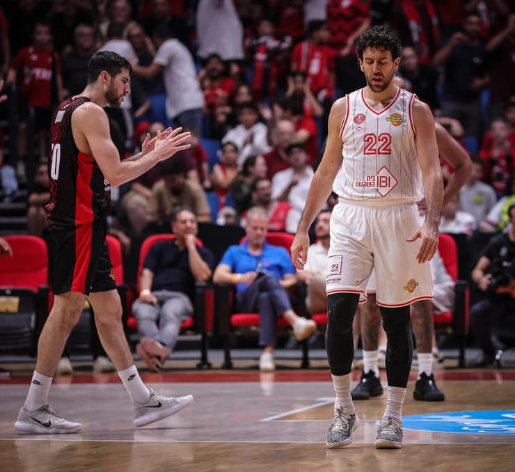 לא מרוצה מהדקות שהוא מקבל. מיציץ' (צילום: עוז מועלם) ואסיליה מיציץ'