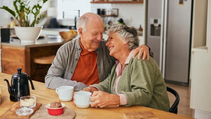 היתרון הקוגניטיבי נשמר לאורך זמן בעיקר בקרב סבתות, ופחות בקרב סבים (צילום: Shutterstock) הגיל השלישי