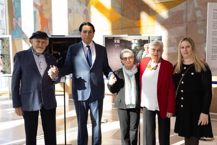 מימין לשמאל: רויטל יכין קרקובסקי, מנכ״לית מצעד החיים בישראל, שרה ויינשטיין, אווה קופר, דני דנון, שגריר ישראל באו״ם, ונייט לייפצגר