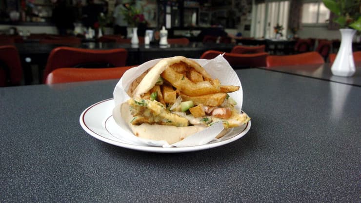 מצדיעים. פונדק ורדה (צילום: גדי קבלו) פונדק ורדה