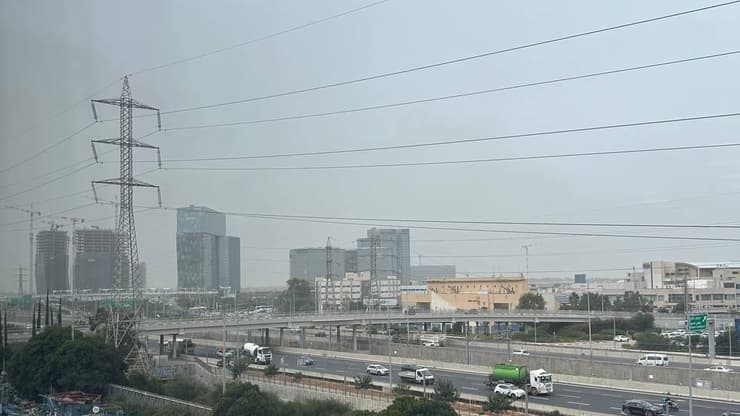 אובך בראשון לציון (צילום: טל אמודאי) אובך בראשון לציון