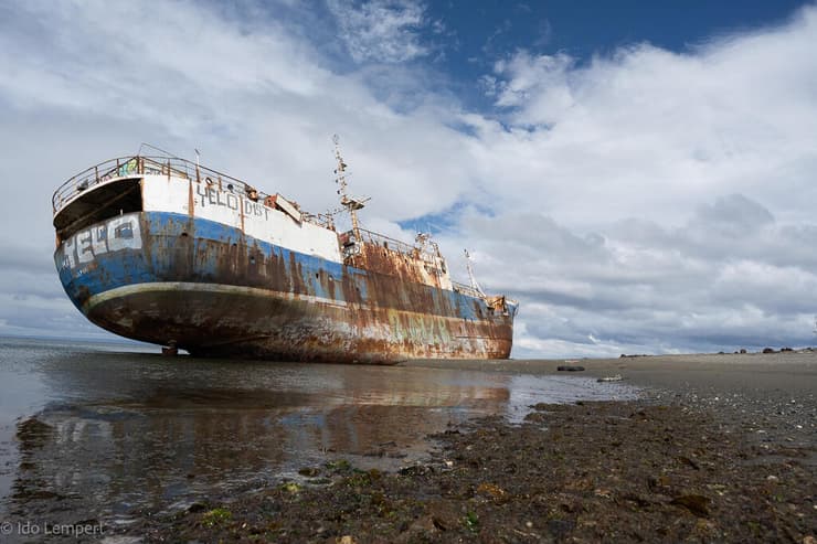 המגלן 3 - ספינה יפנית שהחליטה להשתקע דווקא בפונטה ארנס ונרקבת על החוף כבר עשרות שנים (צילום: עדו למפרט) המגלן 3 - ספינה יפנית שהחליטה להשתקע דווקא בפונטה ארנס ונרקבת על החוף כבר עשרות שנים