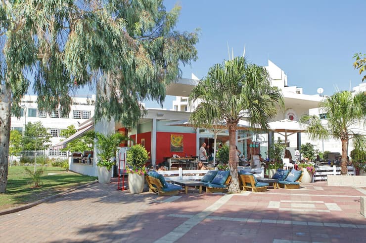 קפה גן סיפור בחולון. 10 סניפים (צילום: סטודיו כץ) קפה גן סיפור בחולון