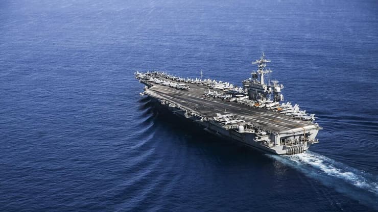 נושאת המטוסים האמריקנית לינקולן (צילום: הצי האמריקני) נושאת מטוסים של ארה"ב אברהם לינקולן ארכיון 2022 ב ים סין הדרומי