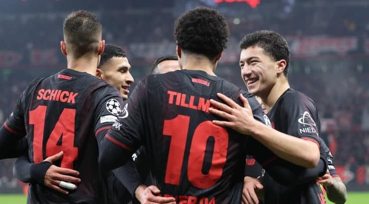 שחקני באייר לברקוזן חוגגים