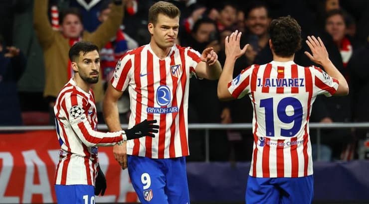 שחקני אתלטיקו חוגגים עם סורלות'