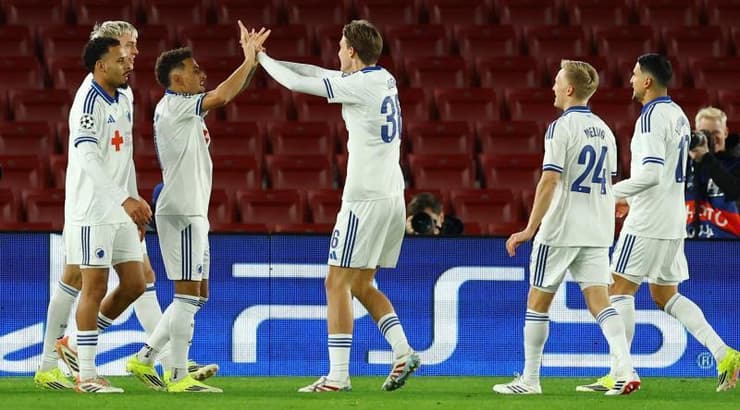 שחקני קופנהאגן חוגגים