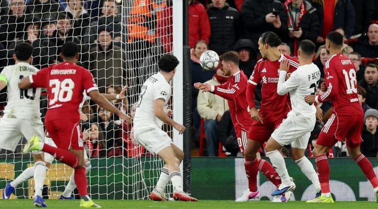 אלכסיס מק אליסטר נוגח לרשת