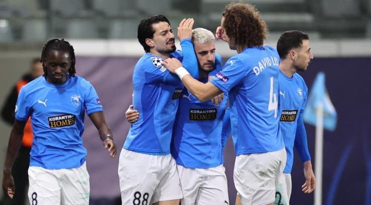 שחקני פאפוס חוגגים (רויטרס) שחקני פאפוס חוגגים