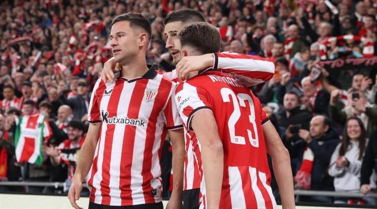 שחקני אתלטיק בילבאו חוגגים