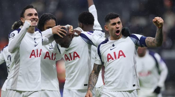 שחקני טוטנהאם חוגגים