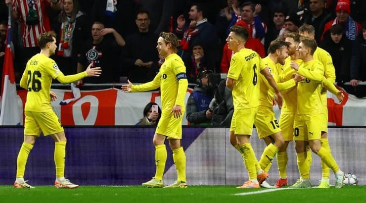 שחקני בודה גלימט חוגגים