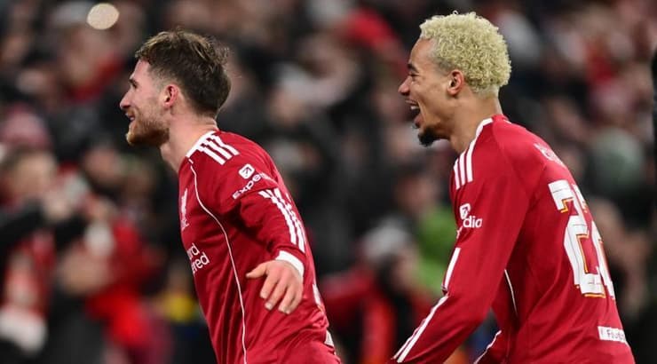 שחקני ליברפול חוגגים