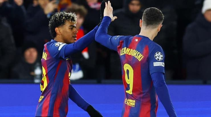 לאמין ימאל חוגג עם לבנדובסקי