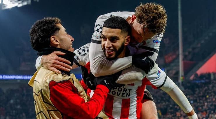 שחקני פ.ס.וו איינדהובן חוגגים