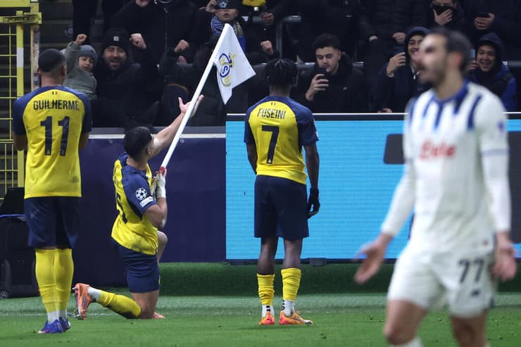 חלאילי חוגג מול אטאלנטה (צילום: AP Photo/Omar Havana) חלאילי