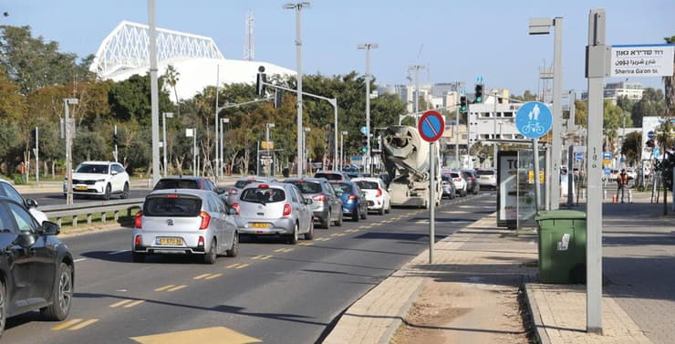 נתיב תחבורה ציבורית שבו מתאפשרת פנייה ימינה בתל אביב