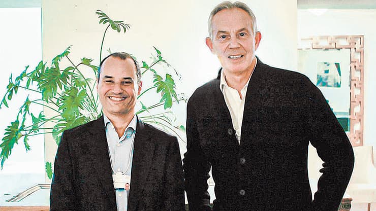 יקיר גבאי וטוני בלייר (צילום: אלבום פרטי) יקיר גבאי וטוני בלייר