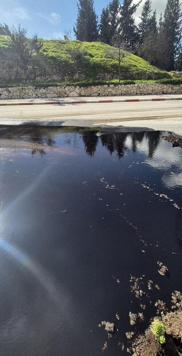 תיעוד מירושלים: מכלית דלק התהפכה מגבעה