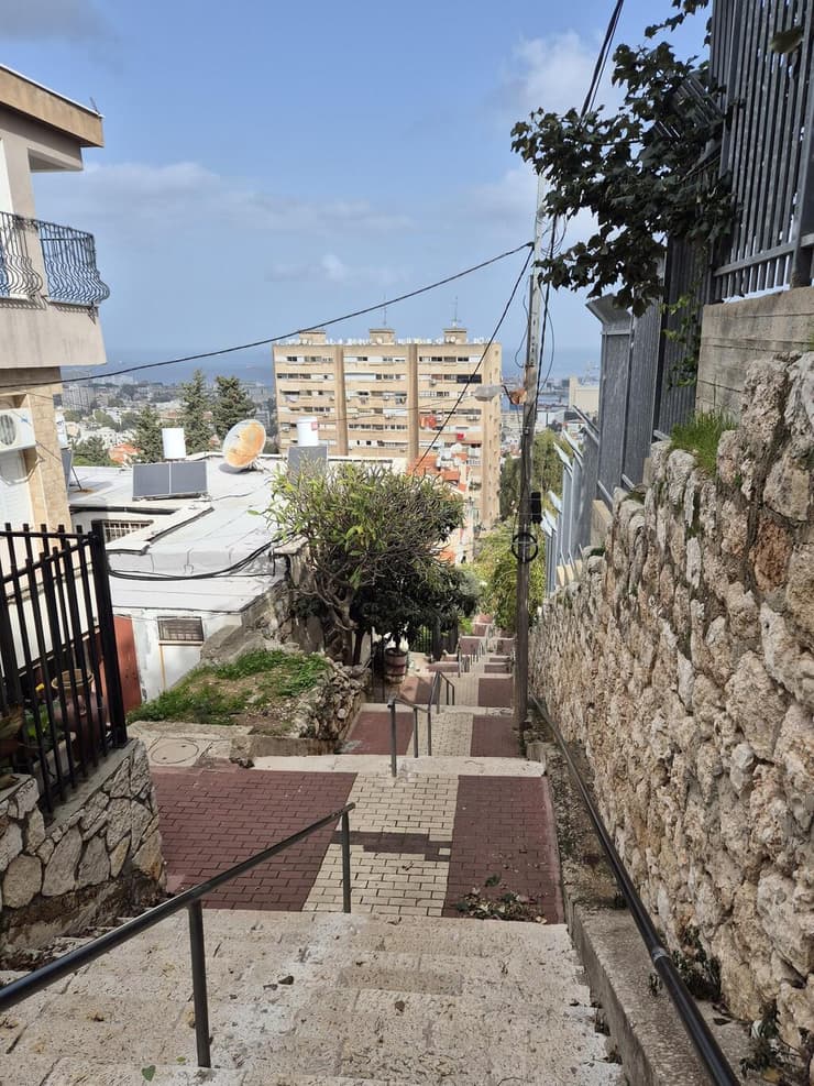 מדרגות חיפאיות טיפוסיות