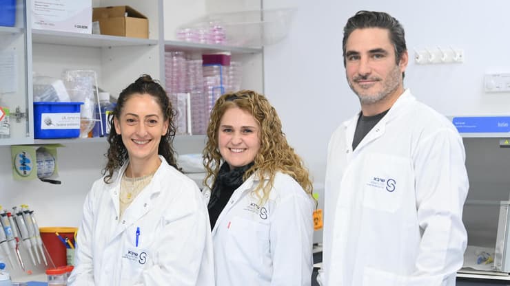 מימין לשמאל: ד"ר רון בורשטיין, אלינה לוי, ד"ר אילת די סגני