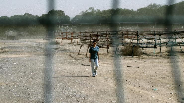 העדות עדיין מחפשת את המילים. מתוך "על כלבים ואנשים" (צילום: באדיבות סרטי נחשון) מתוך "על כלבים ואנשים"