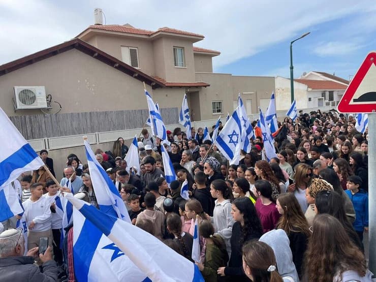 קבלת פנים בגדרה לחייל הפצוע משה חיים אלוש