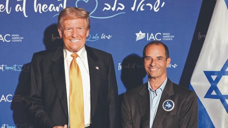 עם דונלד טראמפ. "יקיר לא מתערבב בפוליטיקה, אולי בגלל זה הנשיא בחר בו" (צילום: הבית הלבן) עם דונלד טראמפ. "יקיר לא מתערבב בפוליטיקה, אולי בגלל זה הנשיא בחר בו"