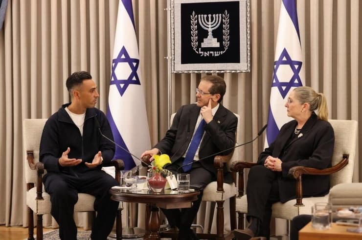 ערן זהבי עם נשיא המדינה יצחקי בוז'י הרצוג ורעייתו מיכל הרצוג